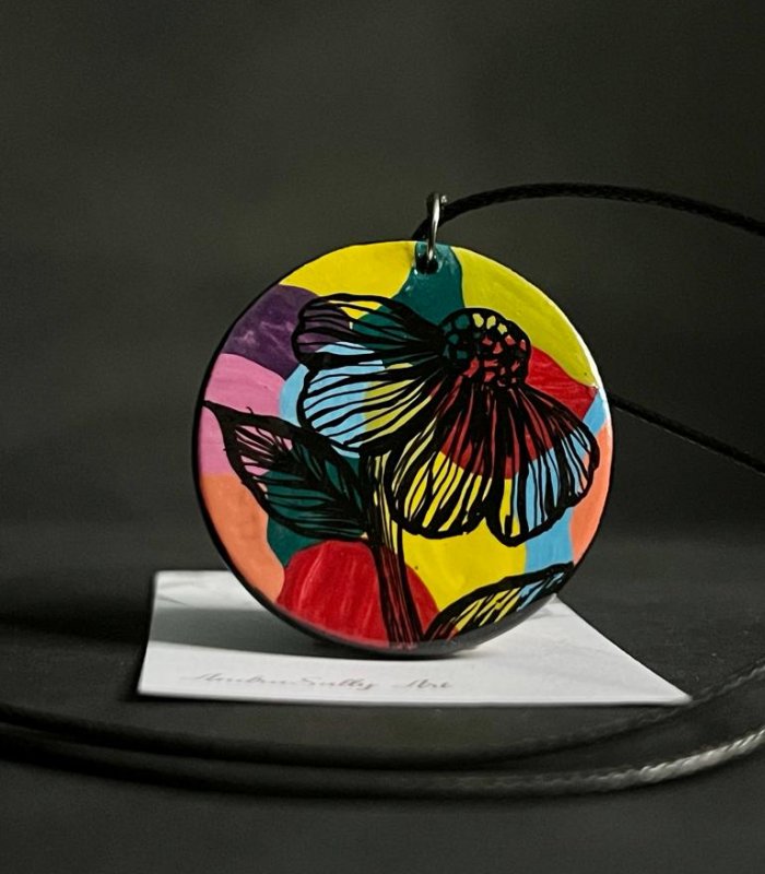 Medalion multicolor cu floare neagra